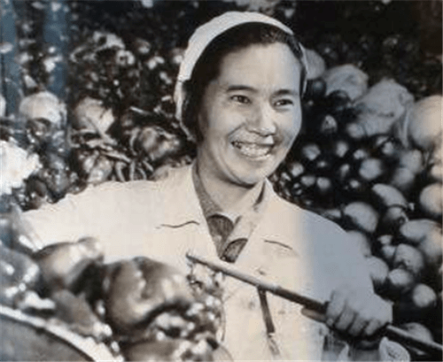 卖菜女工李素文,1975年成副国级干部,她后来又有着怎样的结局?