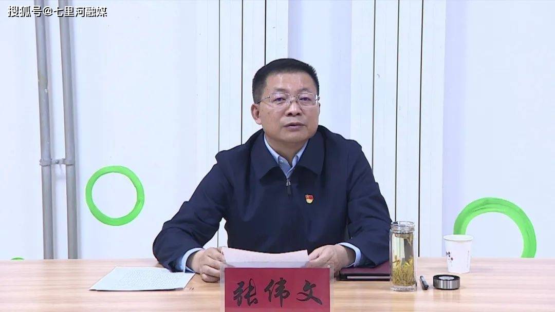 12月11日,市委副书记,市长张伟文来到七里河区敦煌路街道任家庄街西