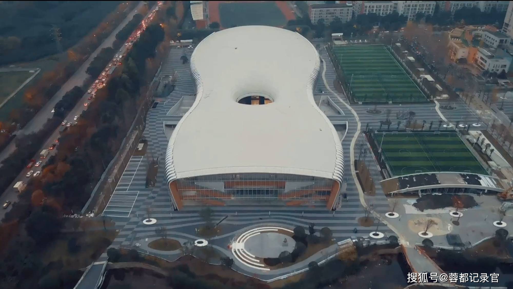 国内首个体验式潮玩公园来啦就在新都区新建大运会场馆附近哦