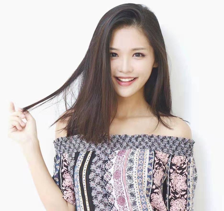 新加坡甜心赵雨晴桃腮杏面千娇百媚印花风穿出窈窕范