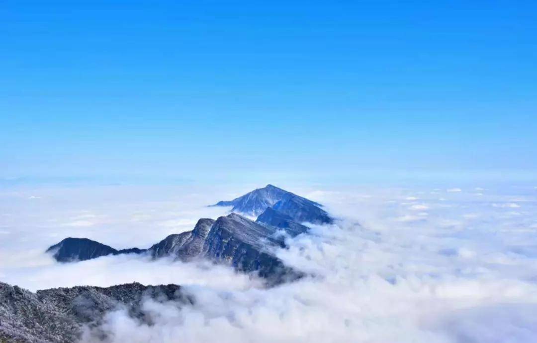 元旦旅行成都周边一日游抖音网红拍摄地瓦屋山冰雪世界