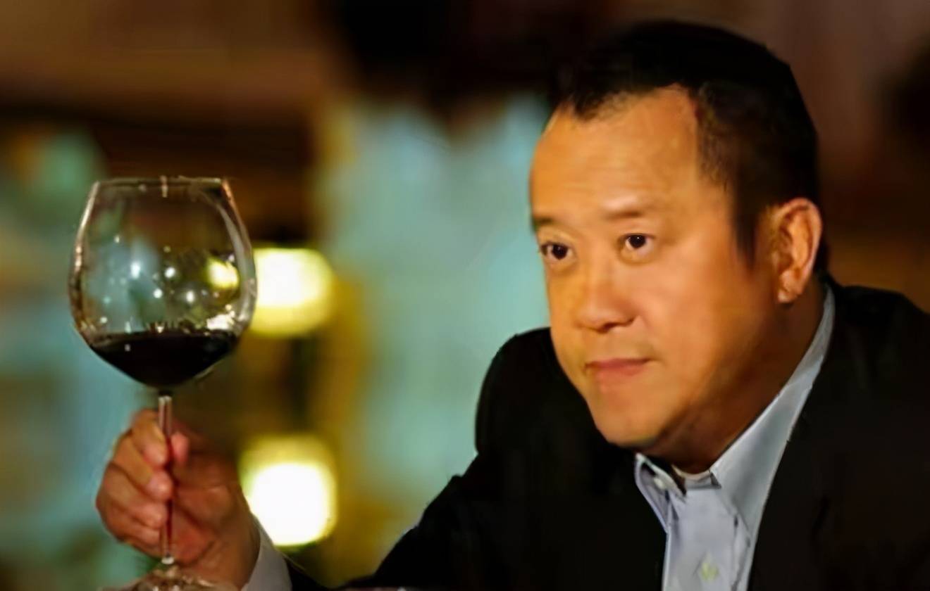 原创妻子去世两个月就在夜店嗨翻天曾志伟荧幕外的生活有多精彩