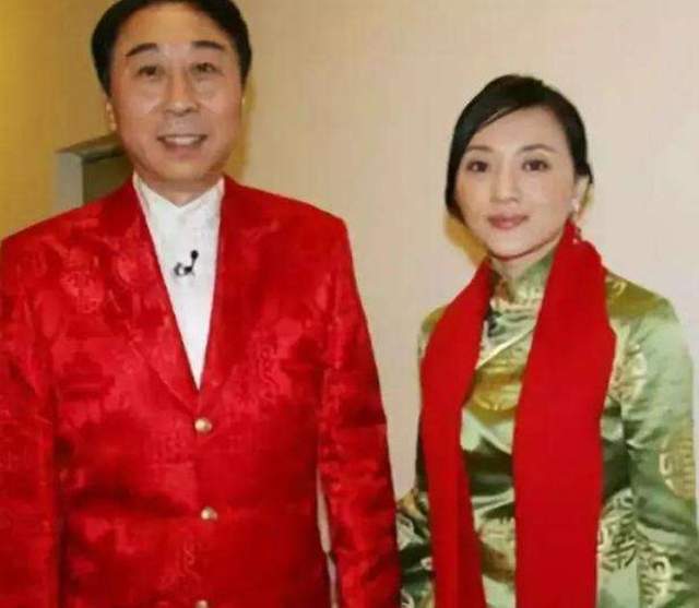 冯巩老婆原来是她低调了37年长这样,难怪不愿意公开她