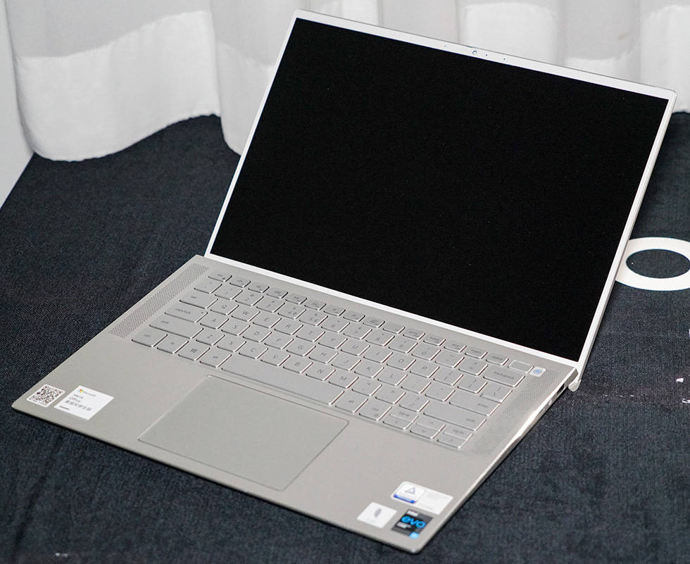 一块"斩蓝屏"的艺术 戴尔灵越7400