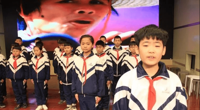 枣庄市峄城区苏堂小学五年级经典诗词吟诵展演活动