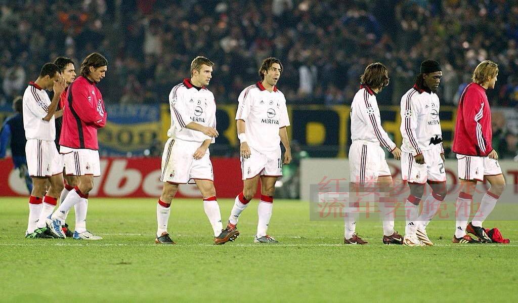 1/ 12 足球老照片:2003年12月14日丰田杯米兰1比1(点球1比3)博卡