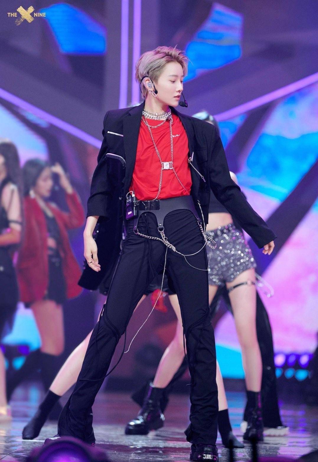 刘雨昕拍内衣广告展露身材,肌肉紧实线条流畅,马甲线太优秀了