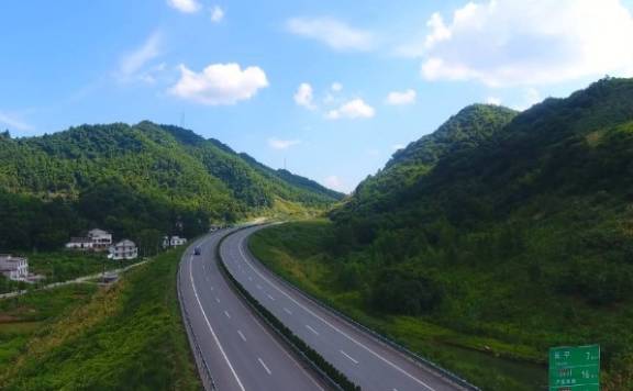 云南年底将迎来新高速，穿过众多旅游风景区，自由行更轻松