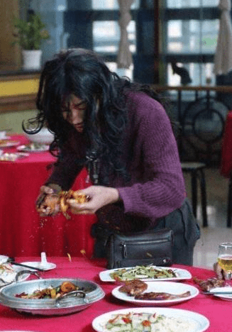 原创他是中国第一懒人衣服不洗懒得走路吃饭靠人喂如今怎样了