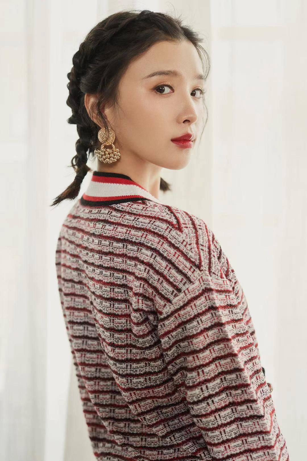 张杨果而百克力圣诞写真曝光 温馨满满爱意十足_手机搜狐网