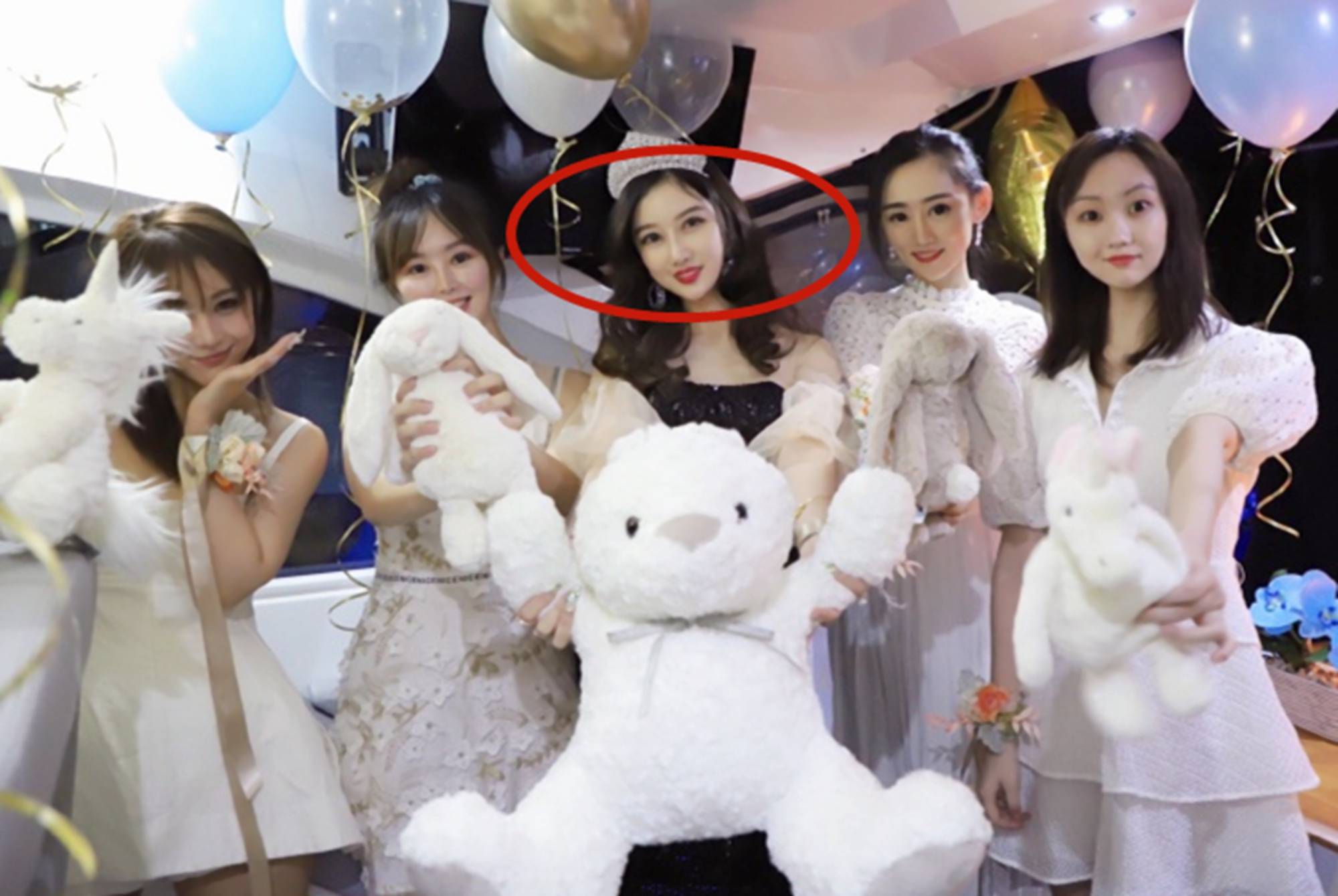 97年女孩痴迷"神仙姐姐",4年前花百万整成刘亦菲,如今咋样了_孩子