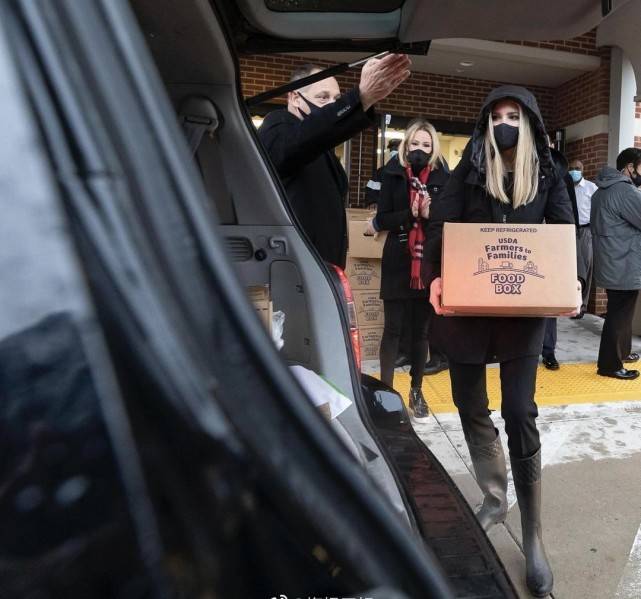 伊万卡被传入狱亲自现身做公益打破传闻一身黑衣越来越低调了