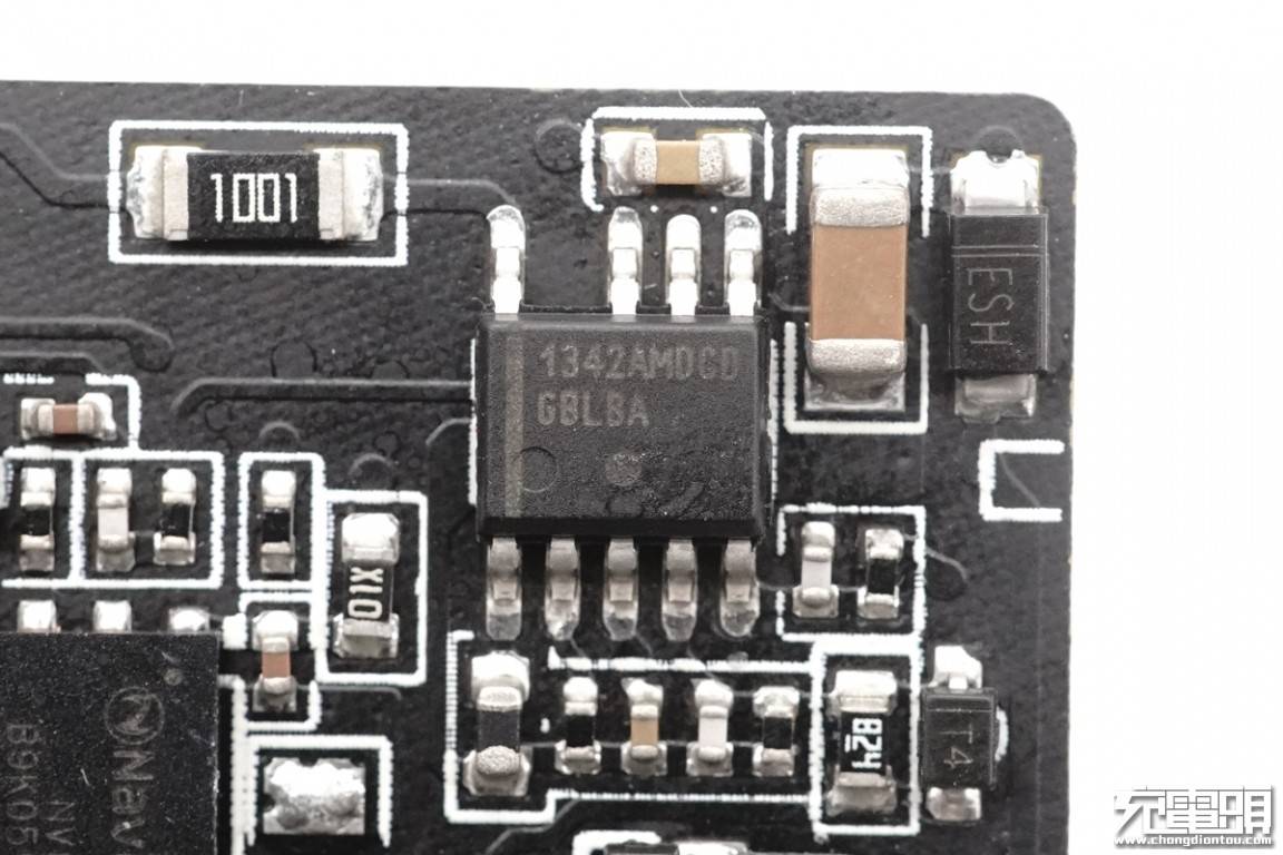 闪极100W氮化镓快充充电器拆解,采用智融SW3516H和SW3518S方案-搜狐大视野-搜狐新闻
