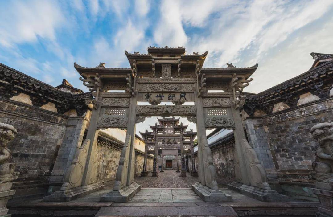 浙江东阳藏着一处民居,是江南最大明清建筑群,有民间故宫的称号