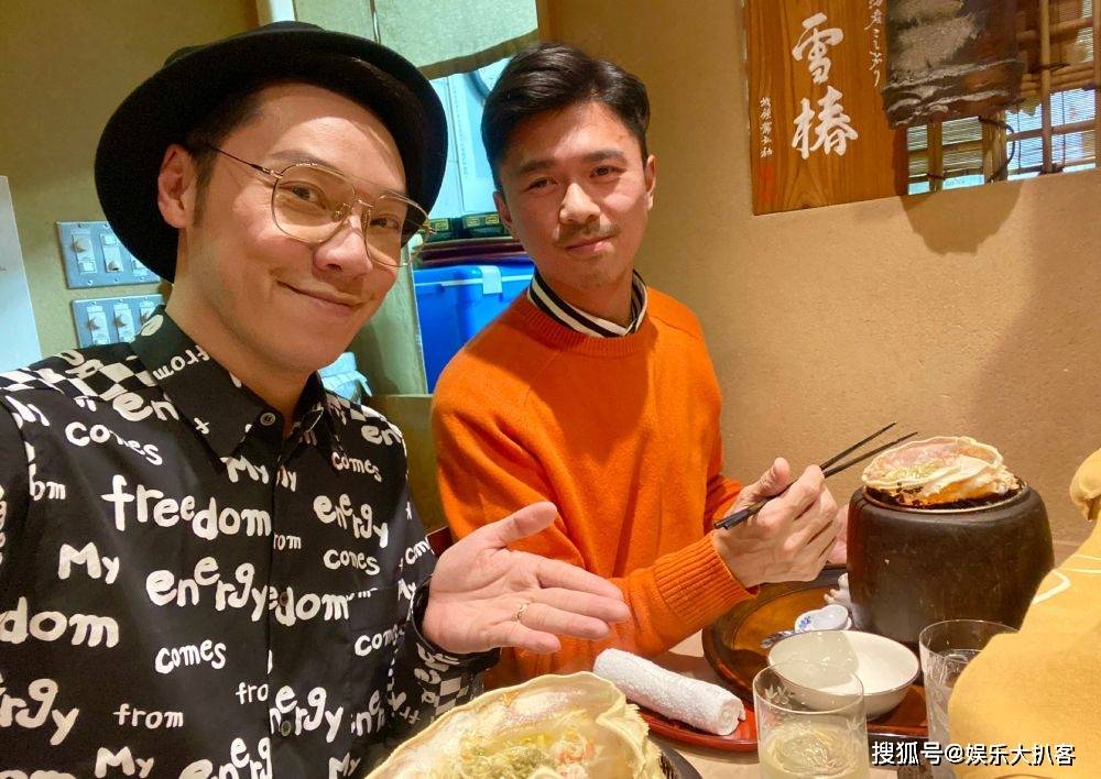 他38岁初恋42岁和同性成婚如今为了同性爱情放弃30亿家业