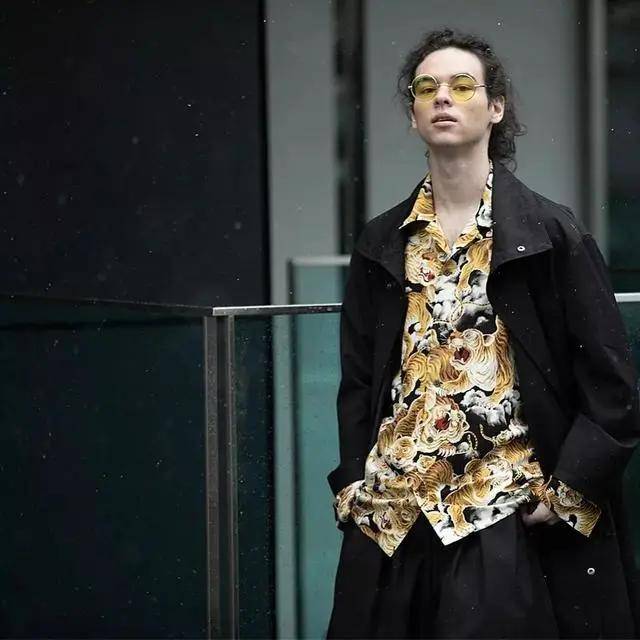 zen并不是只能驾驭cityboy的风格,看看这种日系黑道风,也是很有味道哈