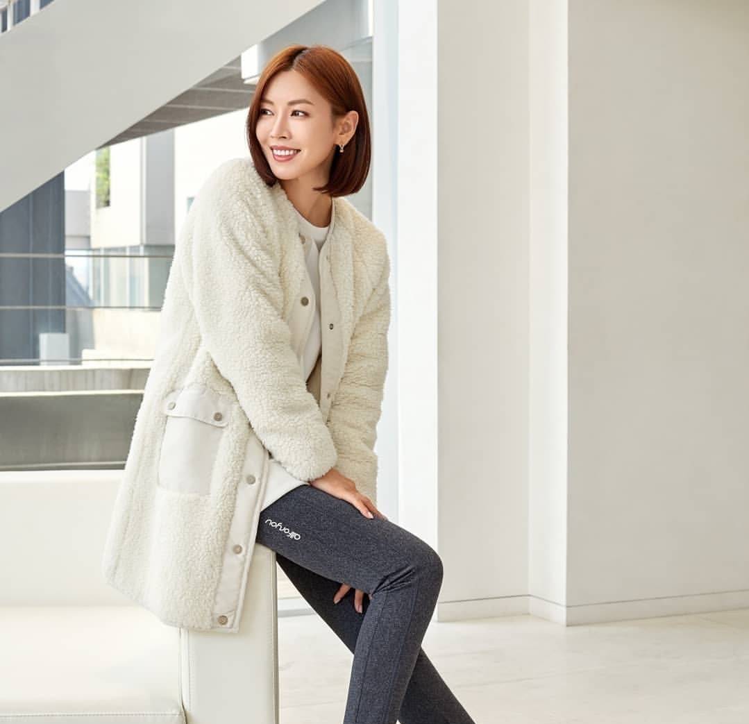 金素妍演技好颜值高,私服造型更是具有借鉴性,这么穿美到极致