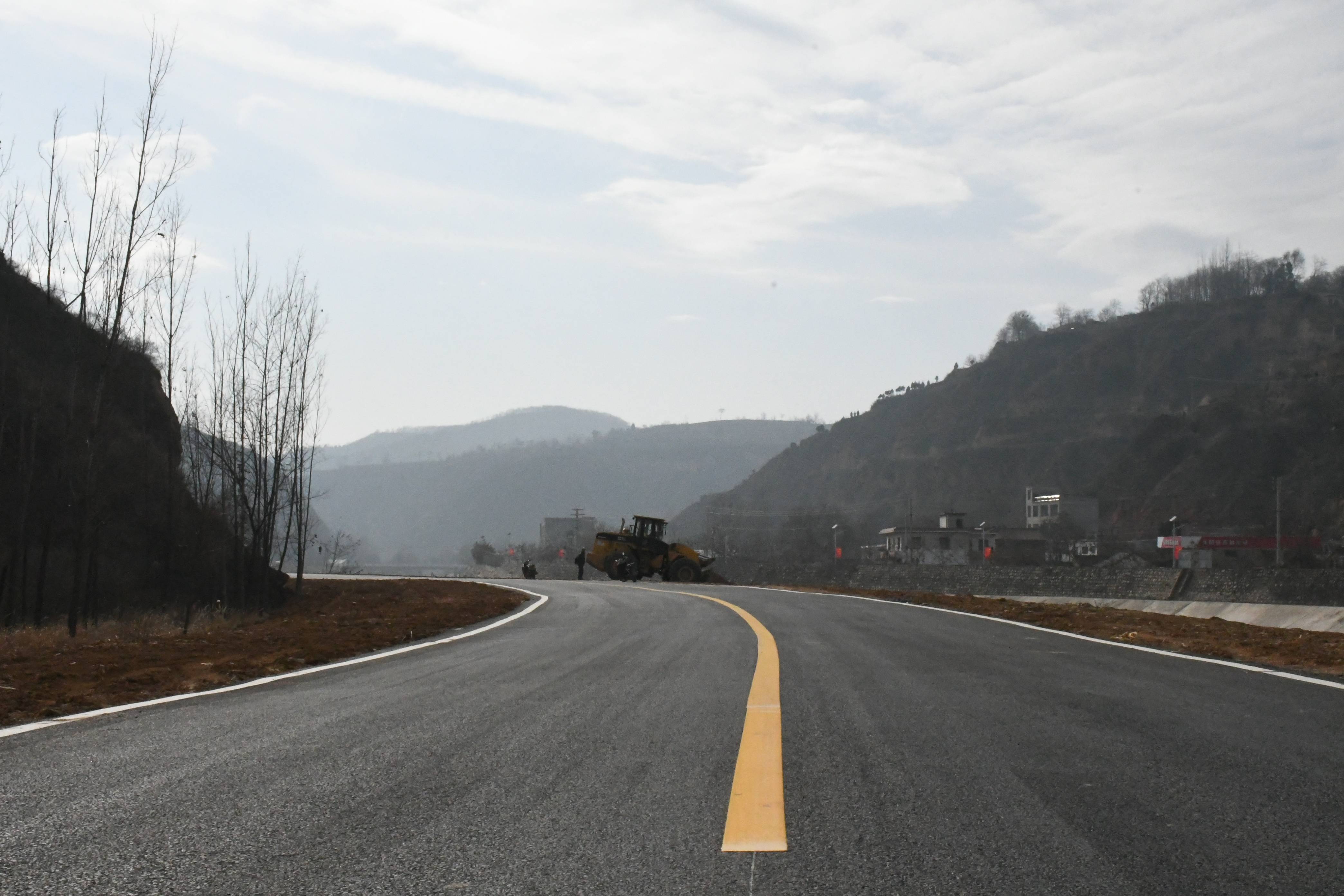 灵宝市朱阳镇实施交通建设项目助力乡村振兴发展