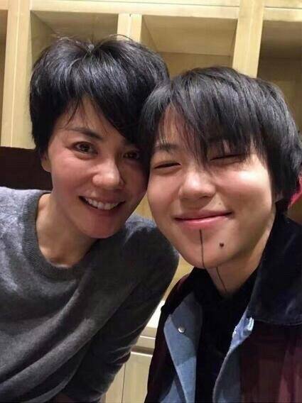 原创同样是自己的女儿为什么王菲只要窦靖童却从不抚养李嫣