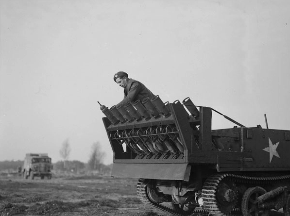 打完就跑真刺激,二战加拿大多联装piat管风琴发射平台