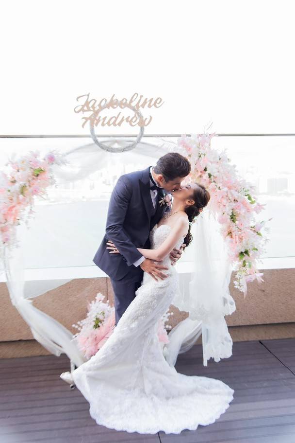 原创恭喜袁文杰与44岁女友低调结婚绝美婚纱照曝光温馨且浪漫