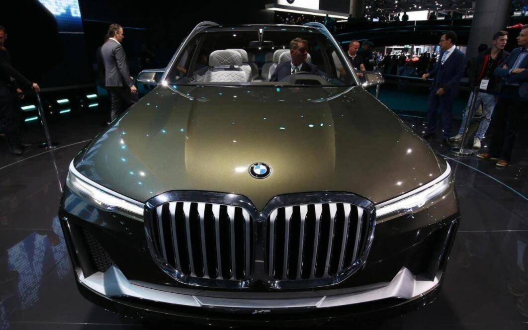 全球首辆宝马x8正式下线采用大尺寸双肾格栅44t成标配