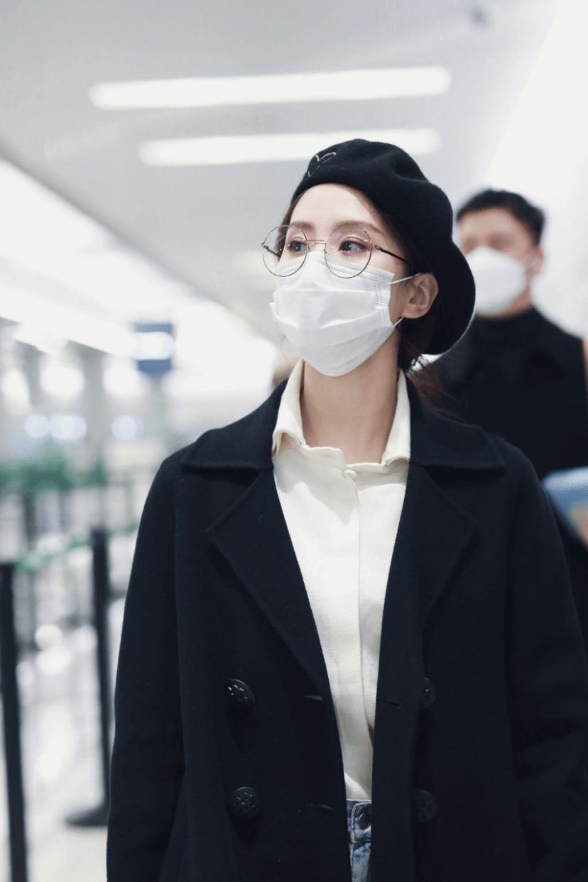 刘诗诗极具美感的冬季穿搭,穿呢子大衣保暖又优雅,还不显臃肿