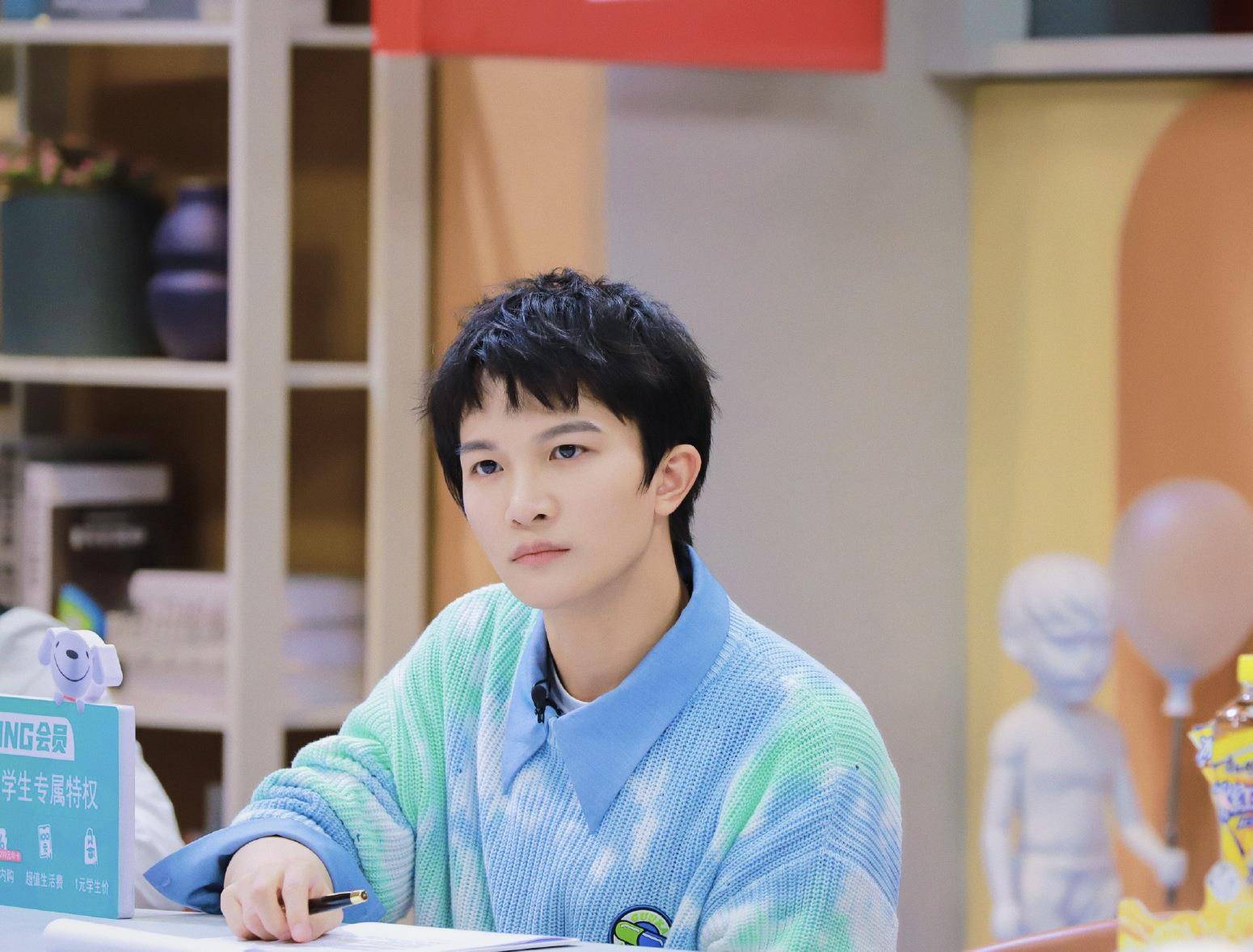 周深创4导师被曝同时轧多个节目歌手还是综艺咖