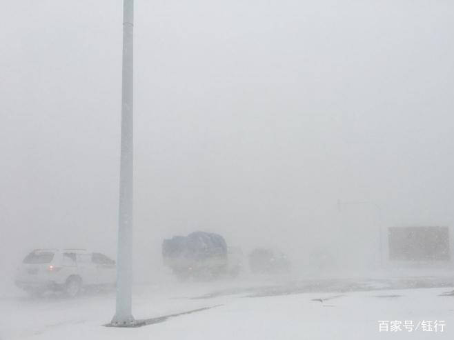 新疆塔城“风吹雪”，名字很意境，司机们却闻之色变，这是为何？