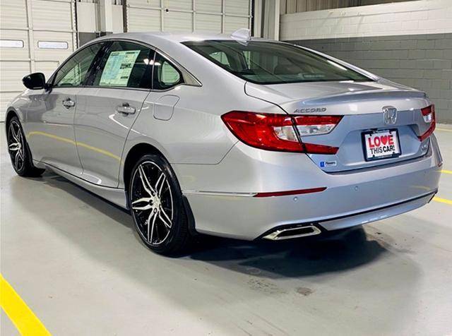 原创进口版雅阁亮相,2.0t 10at,加速8秒,新造型比凯美瑞帅气!