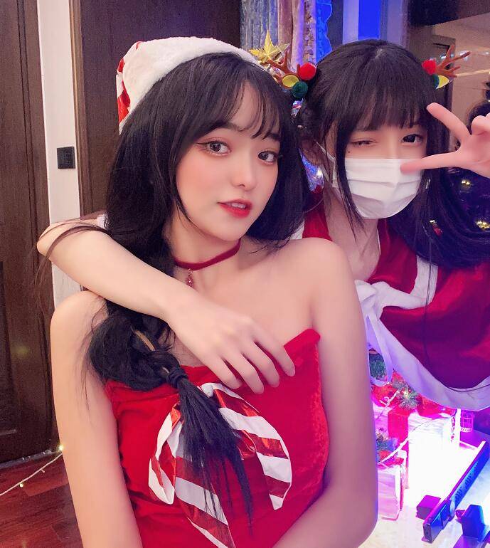 原创陈意礼cos圣诞少女却因弄虚作假被群嘲全身没一处真的