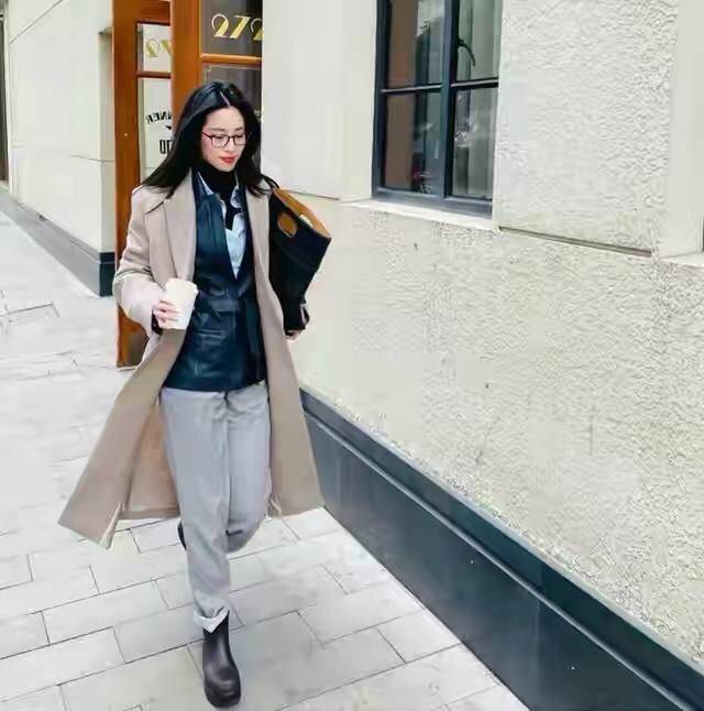 三木妈妈大衣皮衣的穿法太美50岁妈妈这样穿惊艳了时光