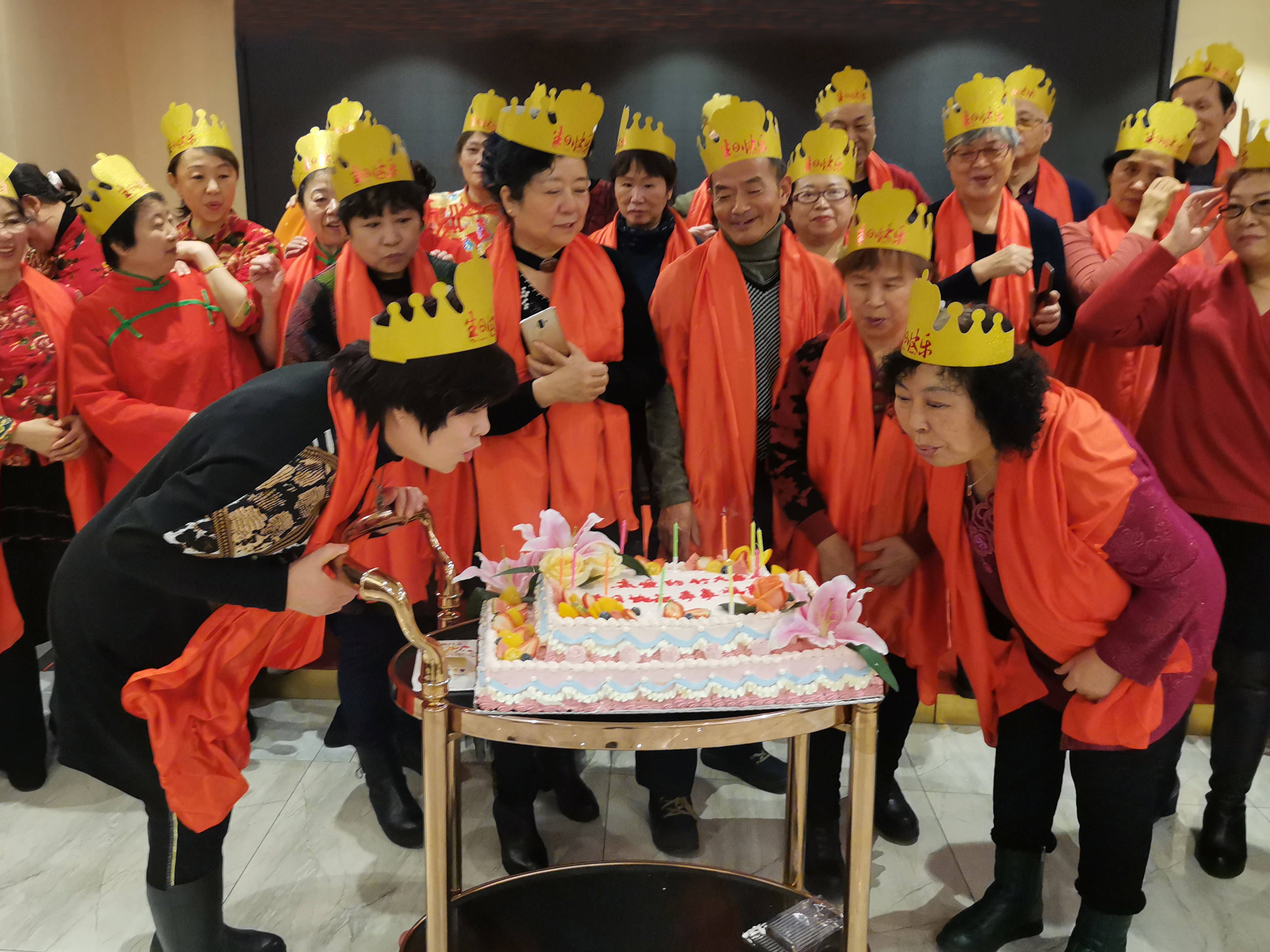 哈尔滨暖心家园集体过生日啦_手机搜狐网