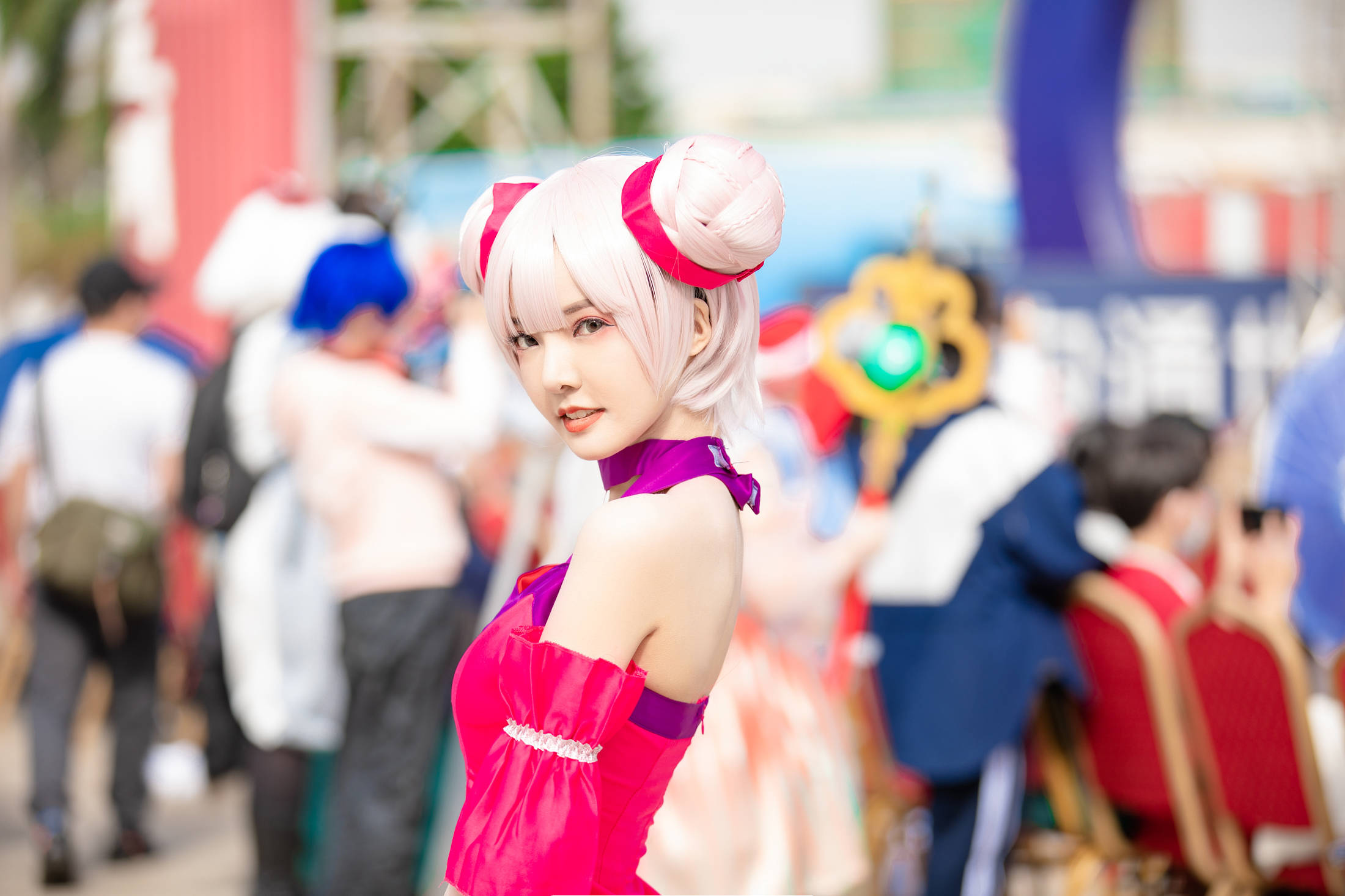 "令人心动的小乔"来了, 直播女神洪小乔red神颜cos惊艳众人