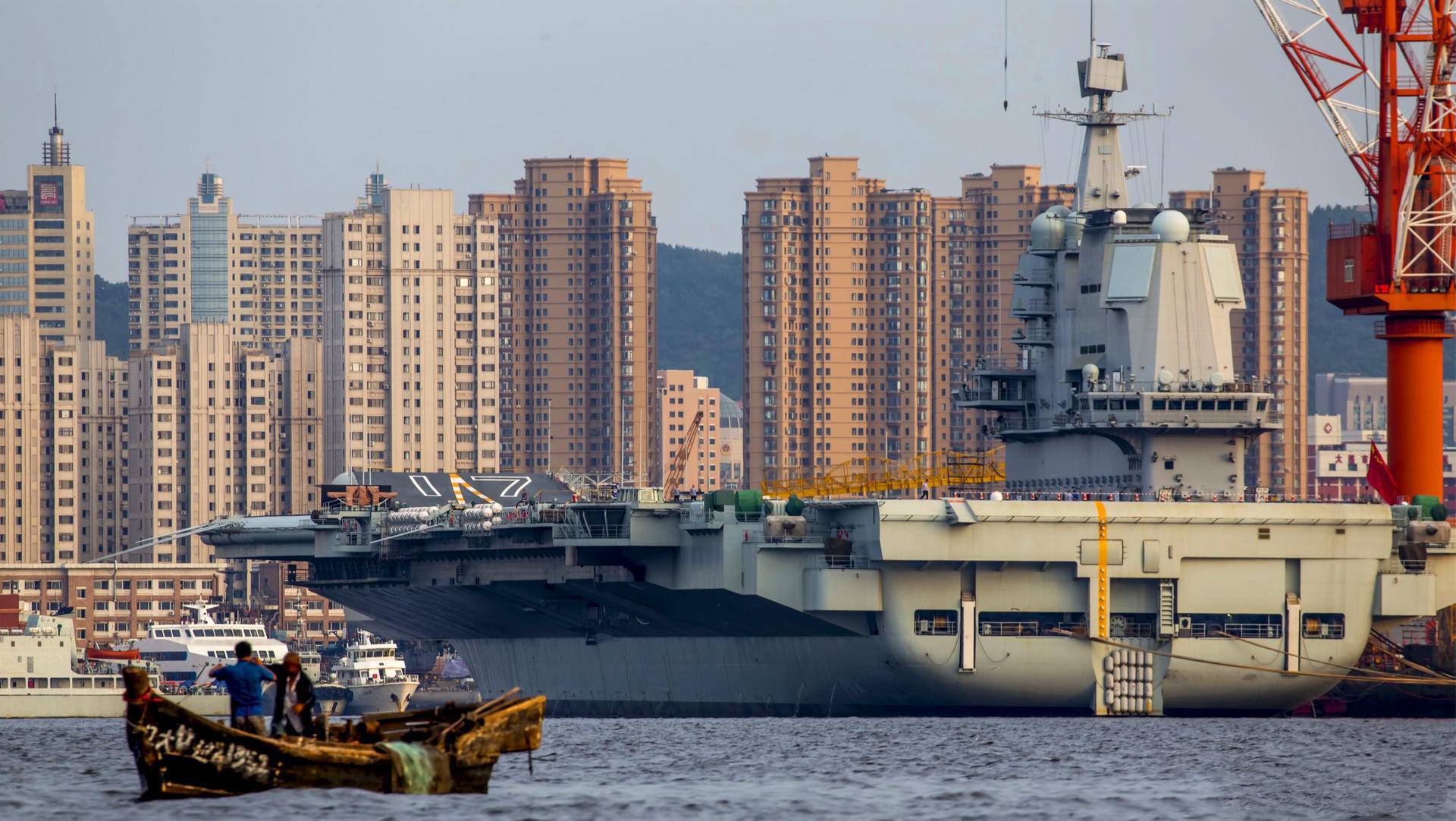 从山东舰与尼米兹级航母的对比,看为啥我国必须要建核动力航母