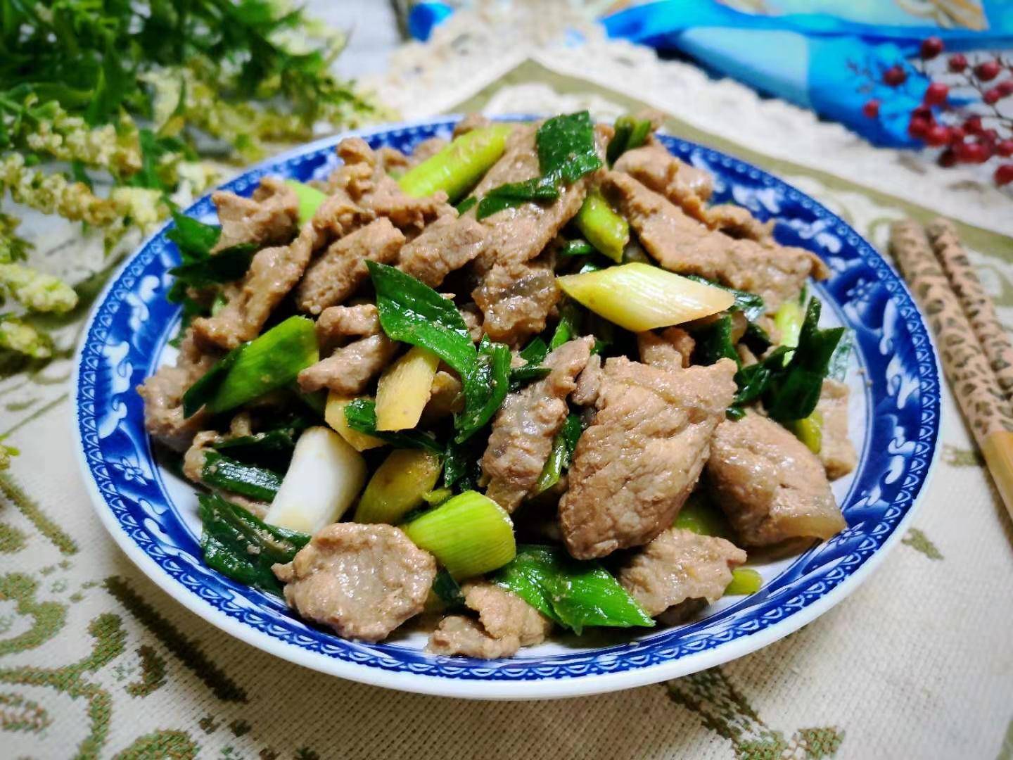 9,蒜苗香氣濃郁,牛肉軟嫩多汁,超級的下飯,兒子說比飯店炒的都好吃.