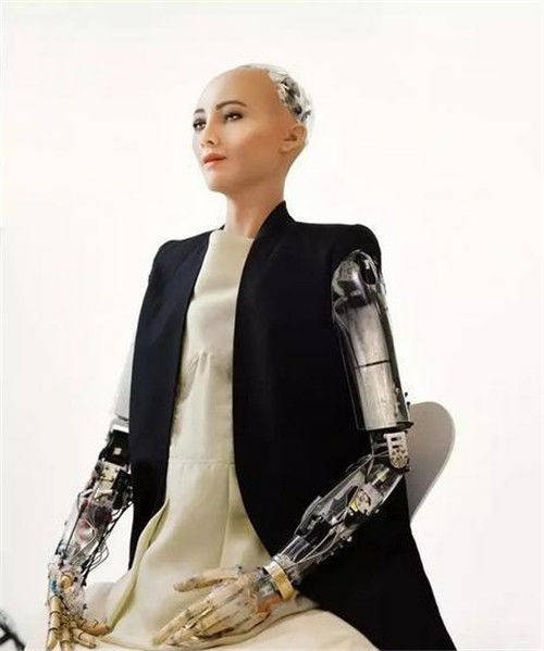 机器人索菲亚:曾扬言"摧毁人类",如今成什么样子了?