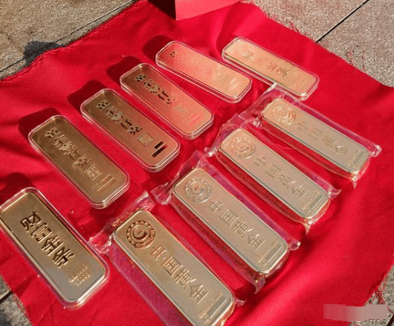 土豪男子"重金找爹",悬赏10根1公斤的金条_手机搜狐网