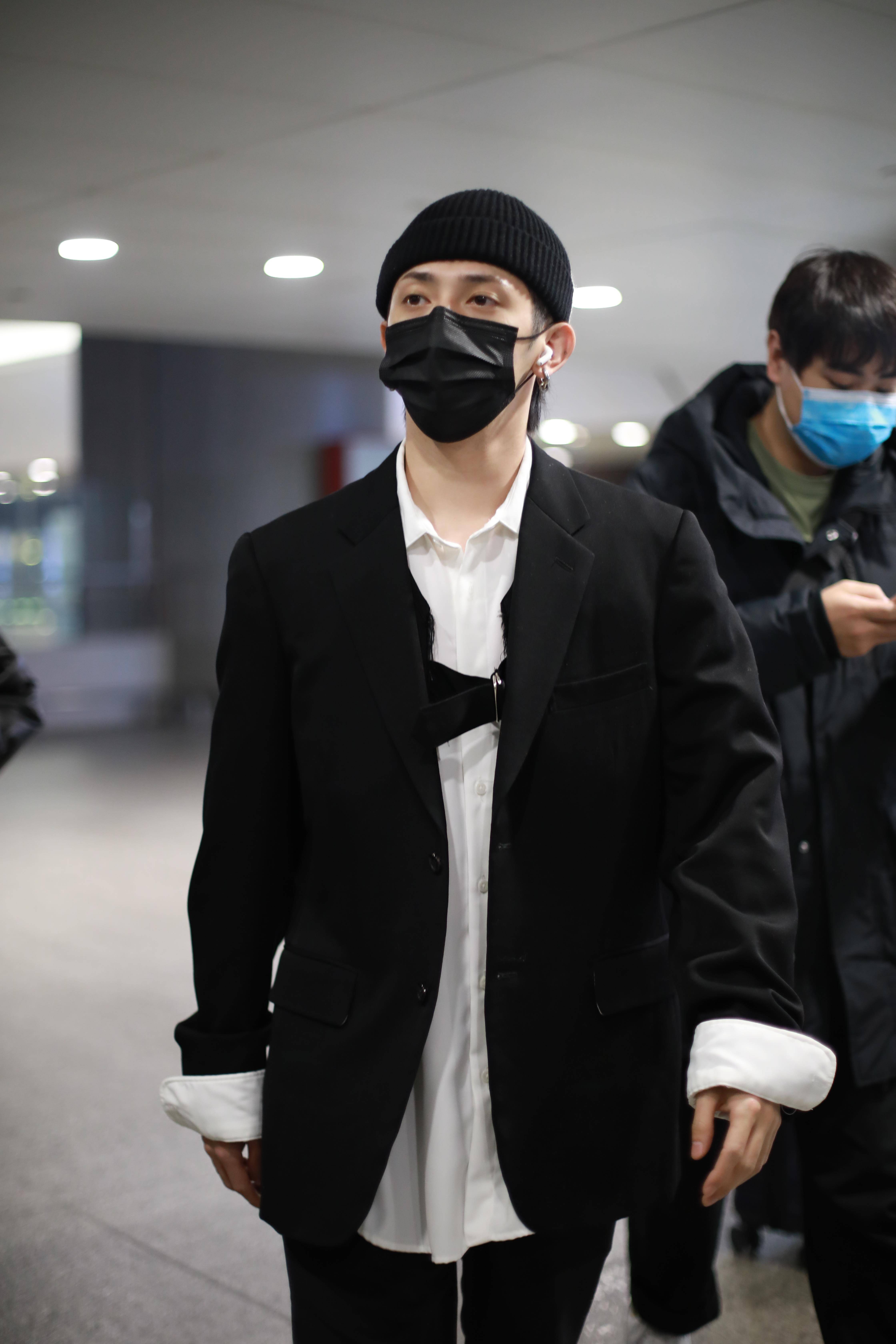 "追哥"符龙飞变"撕漫男"日系穿搭少年感十足