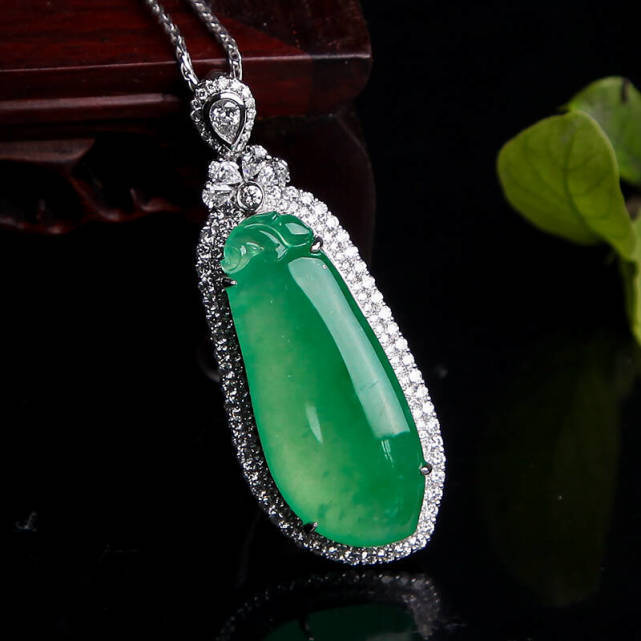 新年啦,适合送给父母长辈的翡翠有哪些?