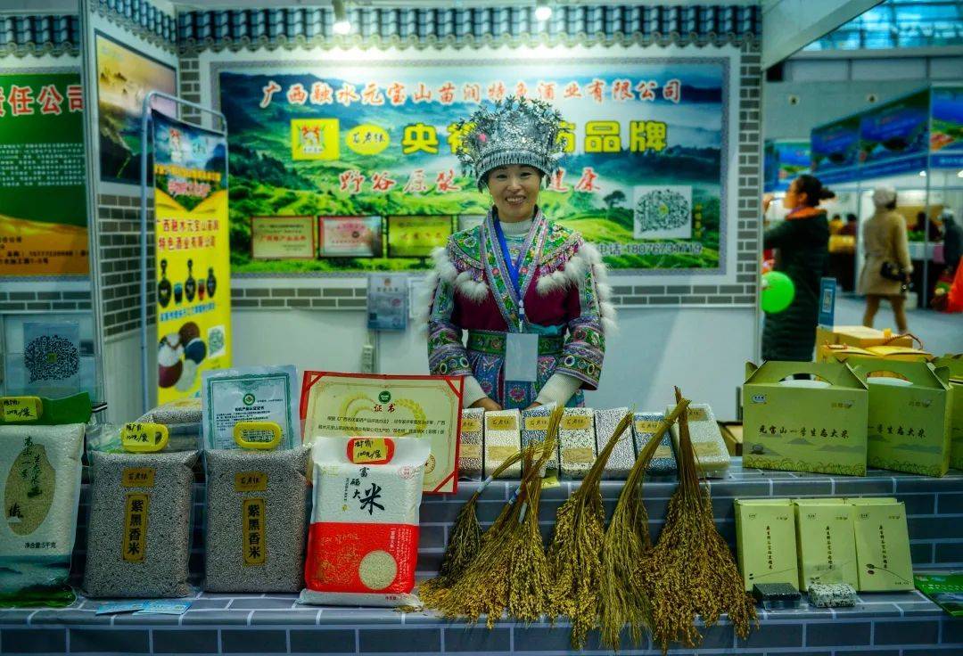 以开发野生灵芝,高山红薯为主秋野家负责人石秋香说,柳州农博会连续