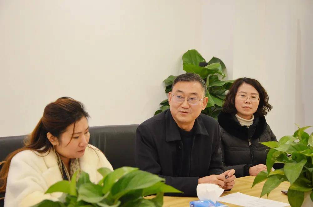 重庆蒲丹建筑模架有限公司董事长秦波涛发言与会会员企业就该建议进行