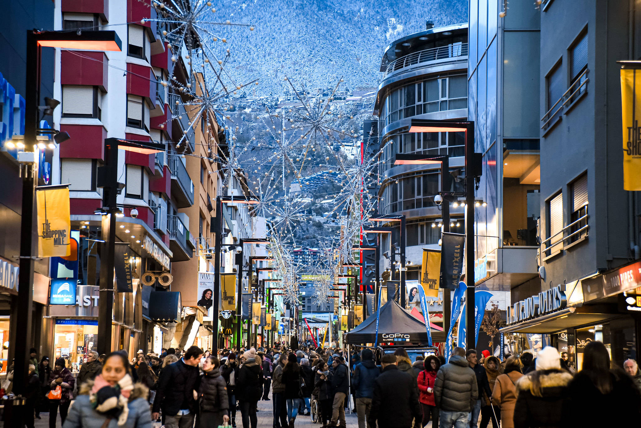 邻居法国和西班牙人,就格外钟爱安道尔,每到周末就喜欢自驾到安道尔城