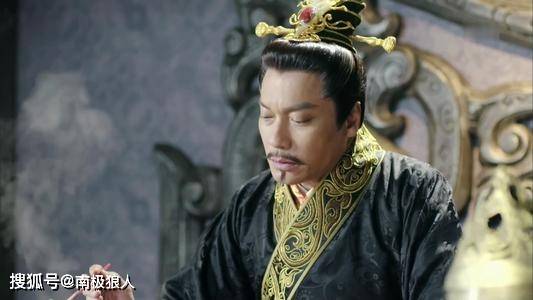 单穆公刘献公权力日益膨胀,开始插手王室的太子更迭,景王嫡长子晋病亡