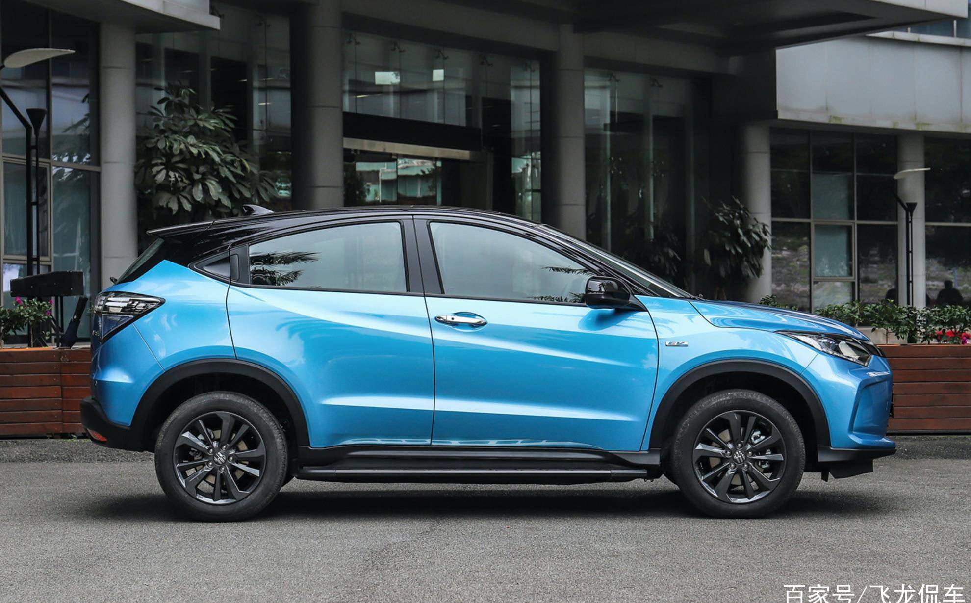 车身尺寸方面,本田理念ve-1的长宽高分别为4308/1824/1625mm,轴距为