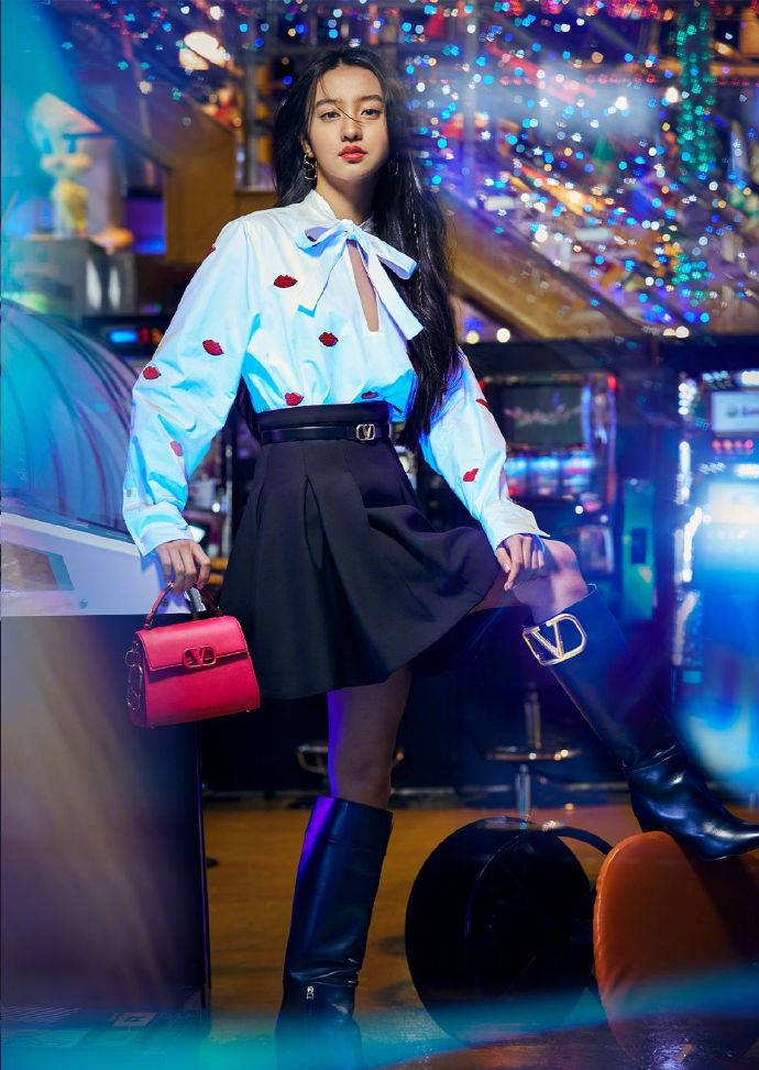 木村光希白衬衣超a东京冒险主题时髦感十足