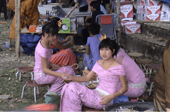 大量缅甸美女在云南定居，都靠什么养活自己？今天可算明白了