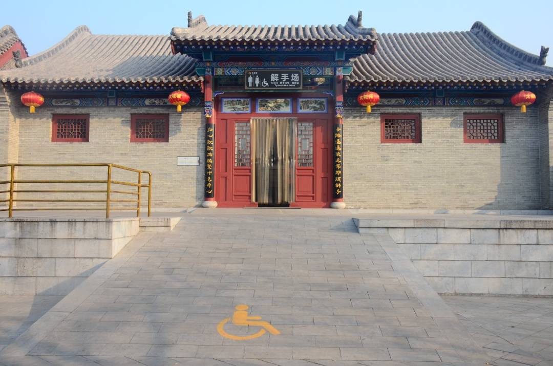 关爱老年游客我们一直在路上