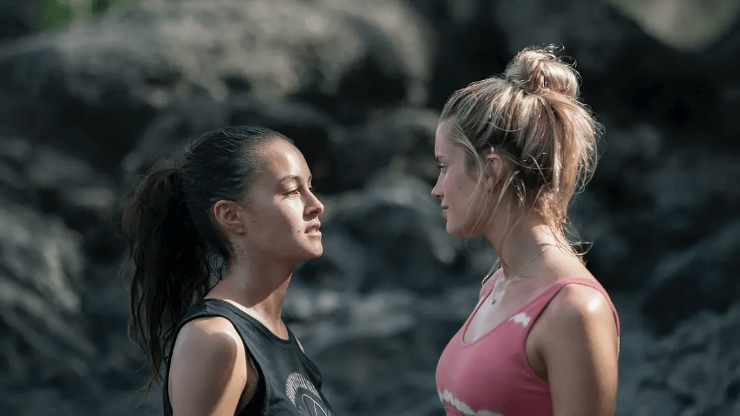 开篇高能!一群美女在荒岛求生,还被暗中直播窥视