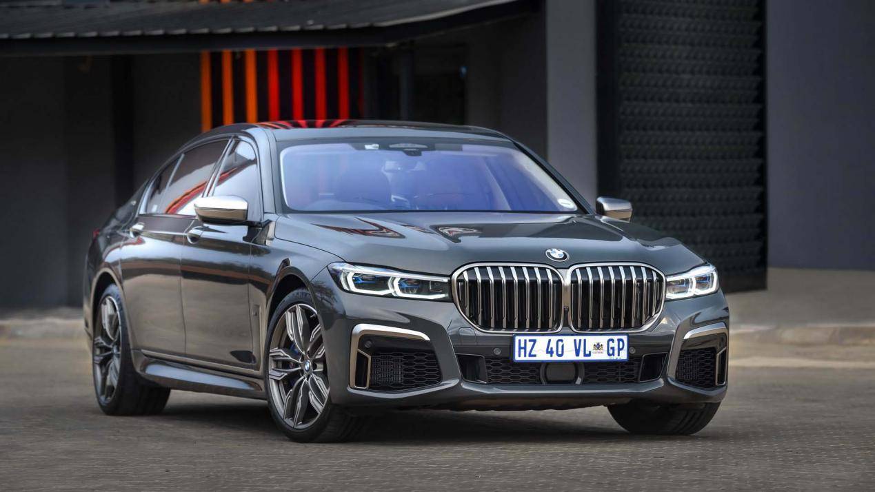 奥迪s8l对比宝马m760li,代表品牌实力的顶级车谁更强